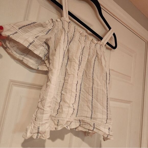 Forever 21 white and blue striped cold shoulder blouse - Picture 2 of 3